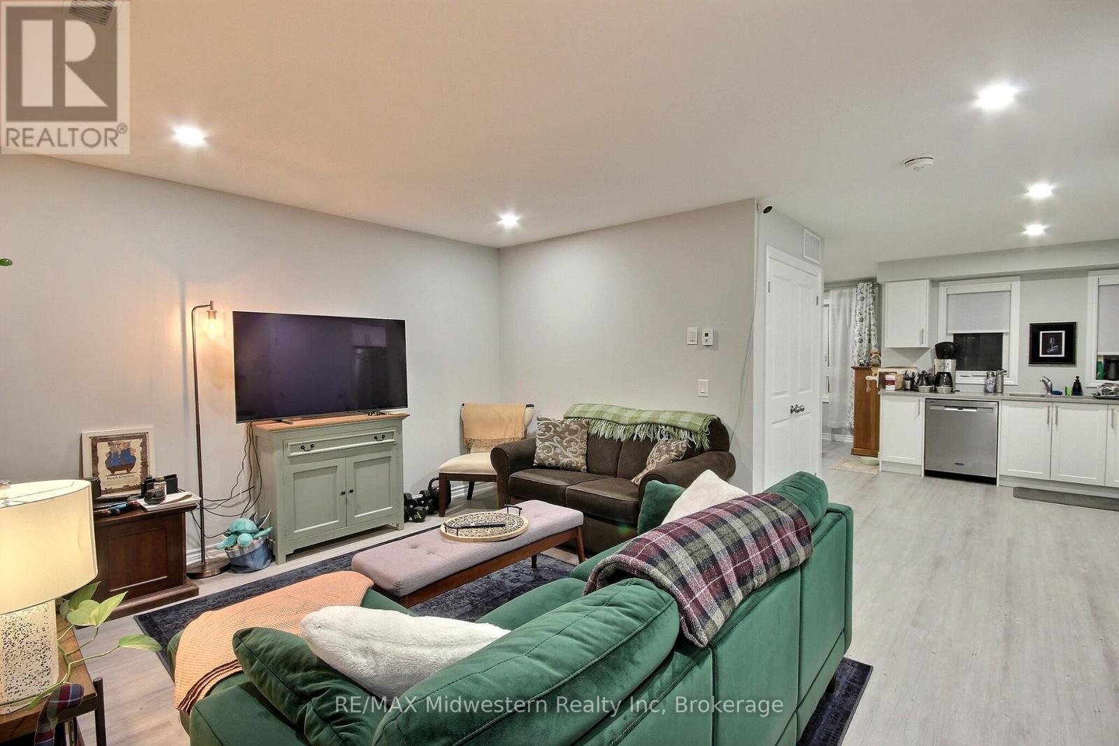 35 - 287 Chapel Hill Drive, Kitchener, Ontario  N2R 0S4 - Photo 10 - X12505956