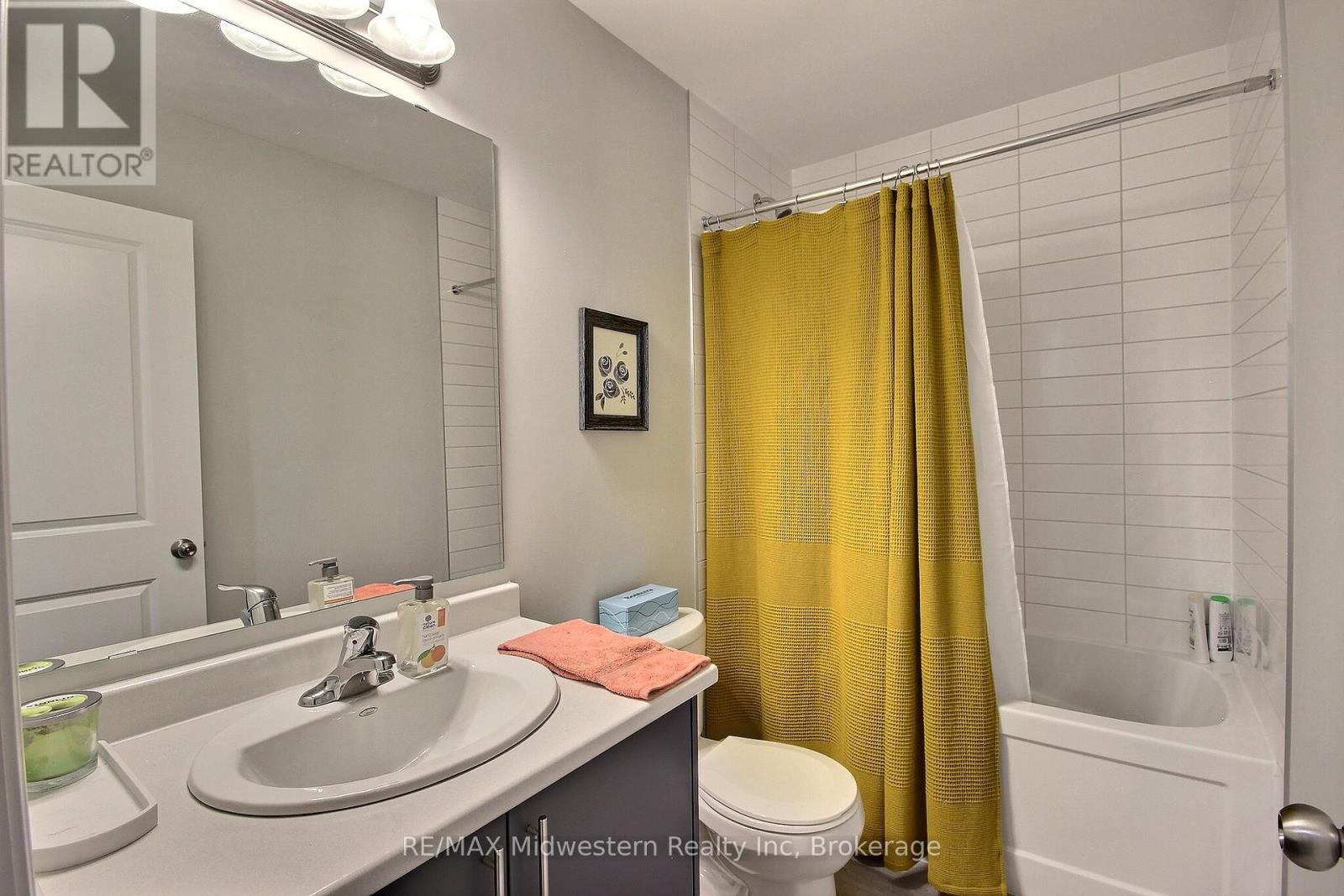 35 - 287 Chapel Hill Drive, Kitchener, Ontario  N2R 0S4 - Photo 14 - X12505956