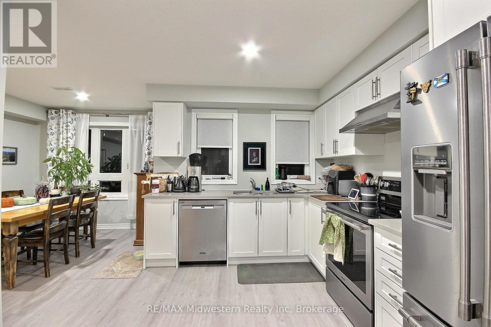 35 - 287 Chapel Hill Drive, Kitchener, Ontario  N2R 0S4 - Photo 3 - X12505956