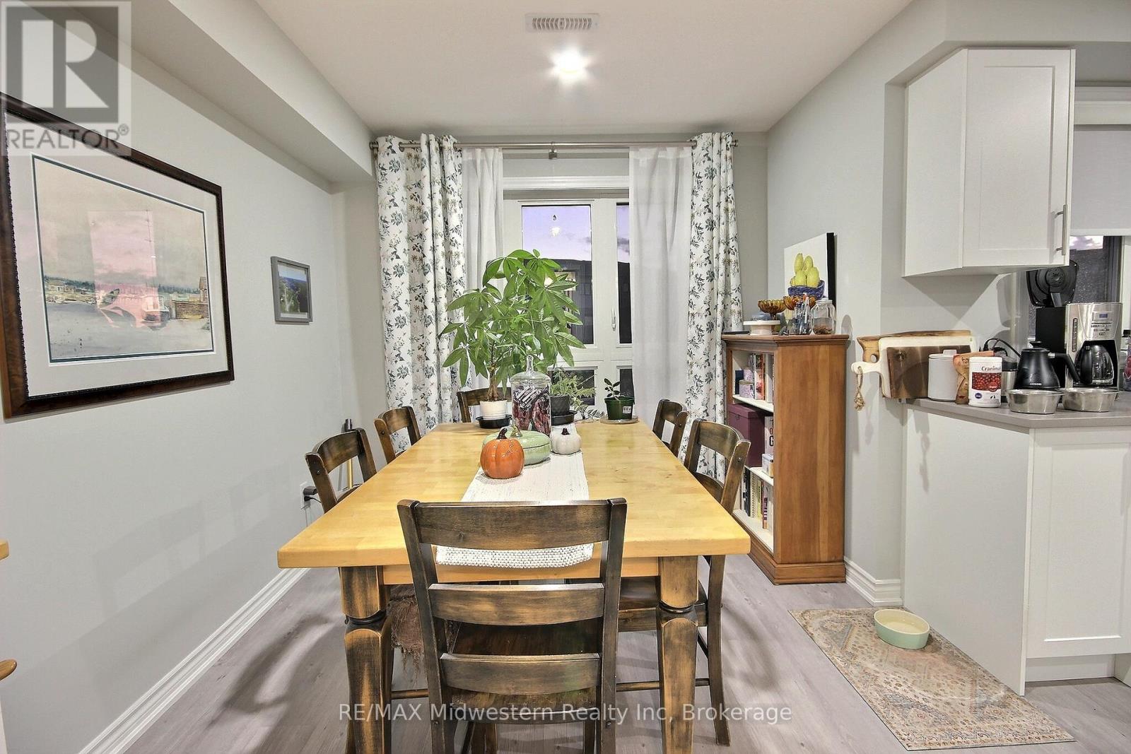 35 - 287 Chapel Hill Drive, Kitchener, Ontario  N2R 0S4 - Photo 6 - X12505956