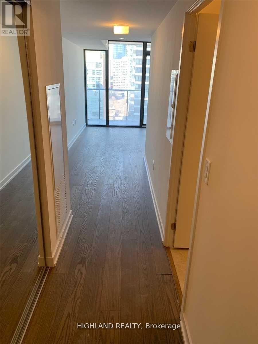 1210 - 11 Wellesley Street W, Toronto, Ontario  M4Y 0G4 - Photo 2 - C12505966