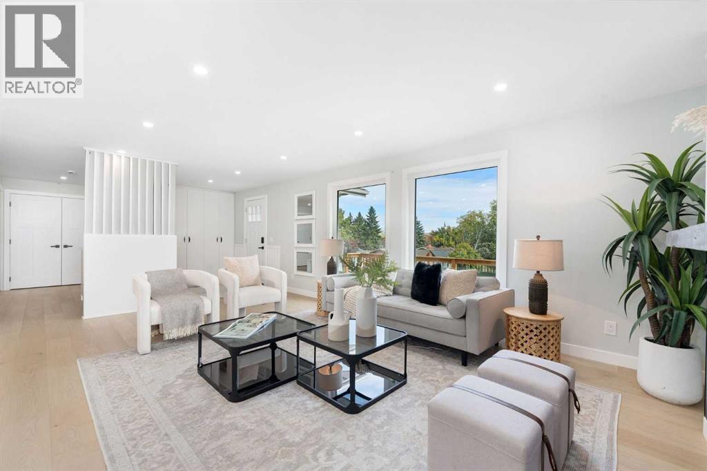 328 Cantrell Place Sw, Calgary, Alberta  T2W 2A3 - Photo 5 - A2263067