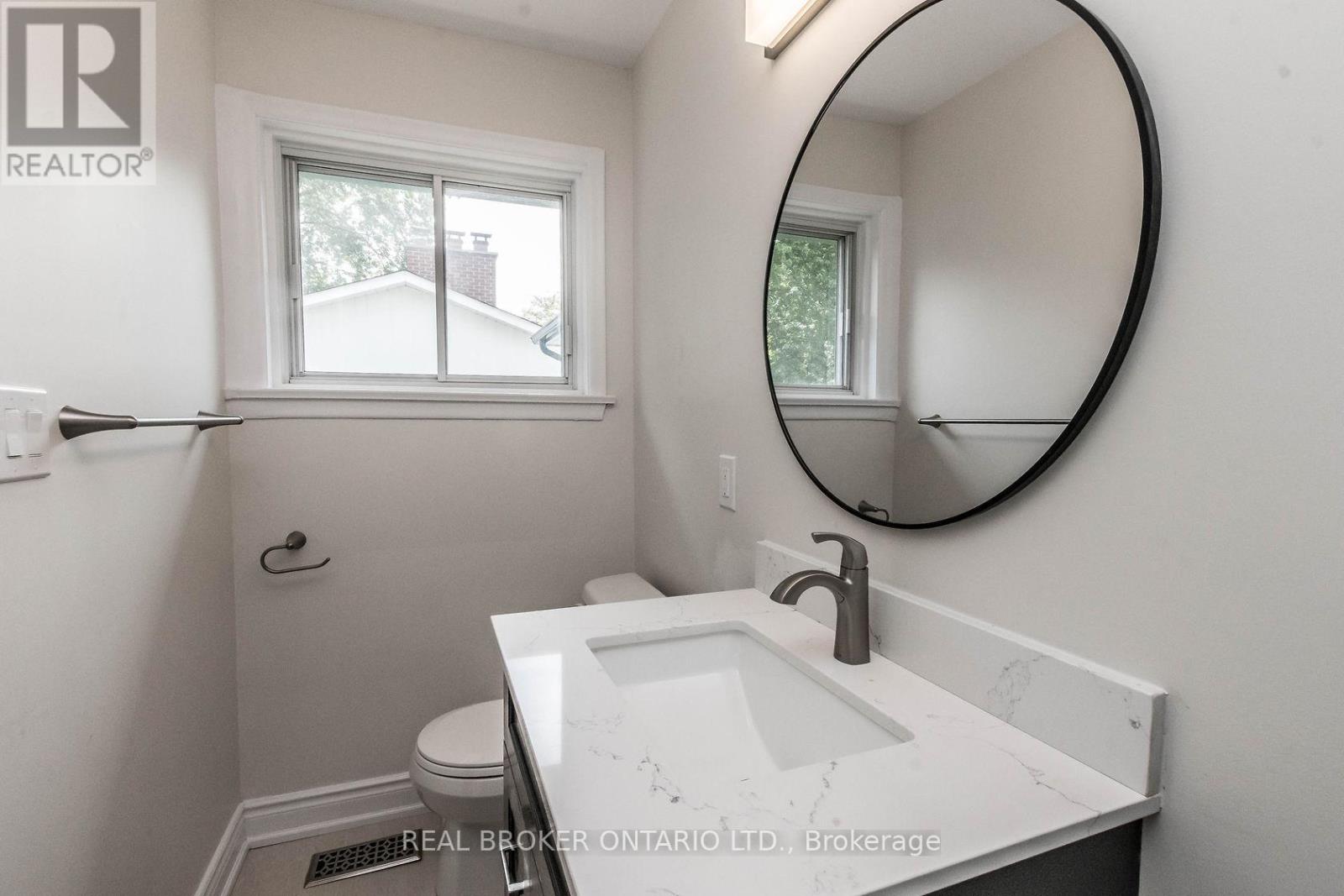 Upper - 1821 Truscott Drive, Mississauga, Ontario  L5J 2A1 - Photo 17 - W12505940