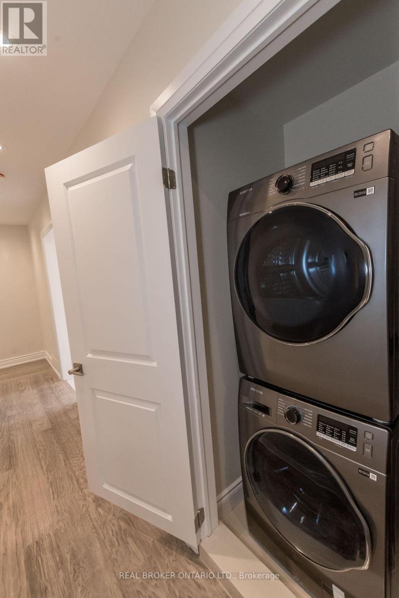 Upper - 1821 Truscott Drive, Mississauga, Ontario  L5J 2A1 - Photo 19 - W12505940