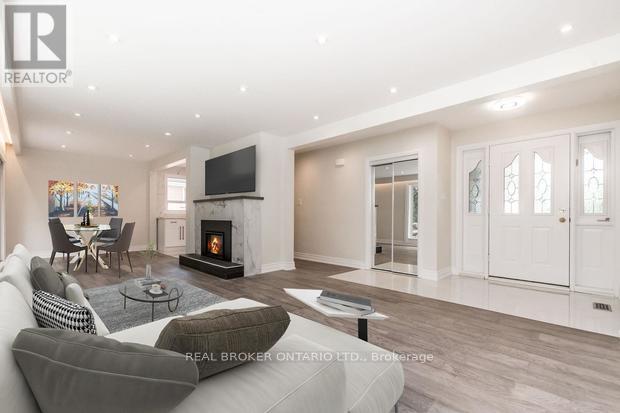 Upper - 1821 Truscott Drive, Mississauga, Ontario  L5J 2A1 - Photo 3 - W12505940