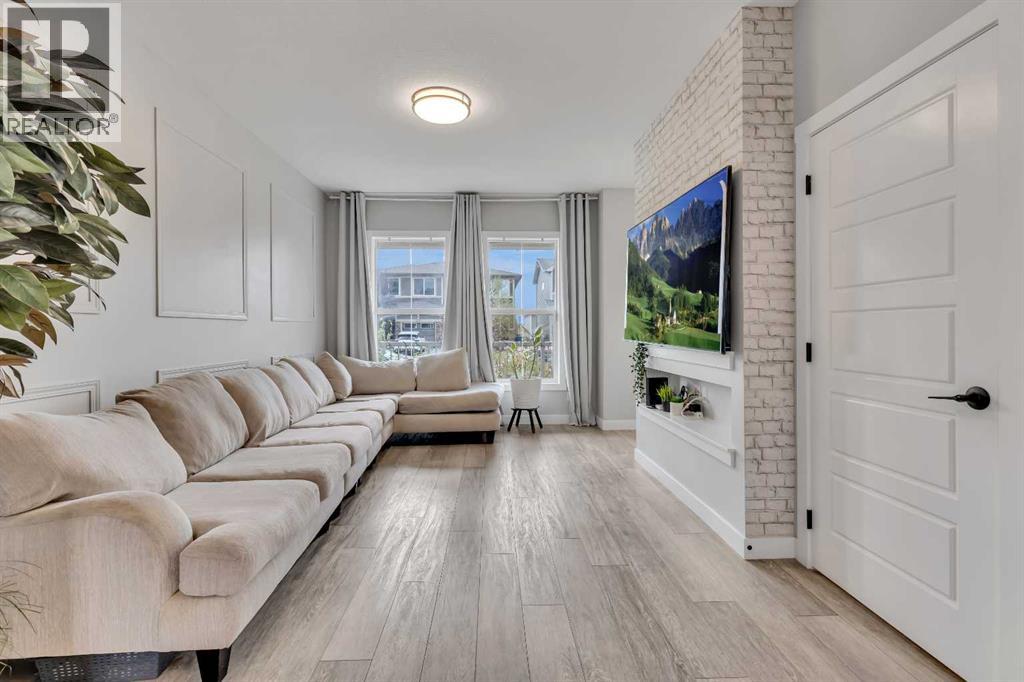 224 Hillcrest Road Sw, Airdrie, Alberta  T4B 4J8 - Photo 3 - A2258593