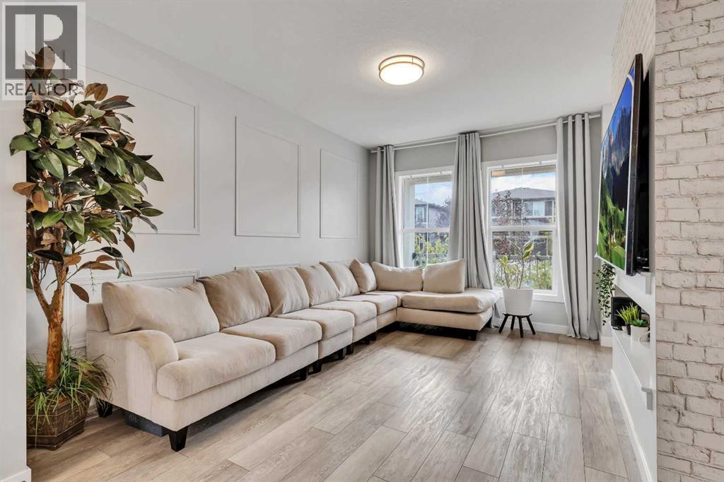 224 Hillcrest Road Sw, Airdrie, Alberta  T4B 4J8 - Photo 2 - A2258593