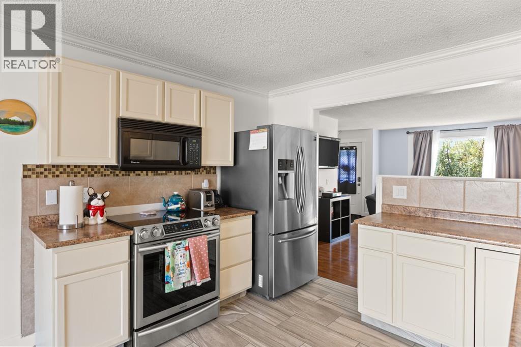 7 Erin Park Bay Se, Calgary, Alberta  T2A 2V4 - Photo 9 - A2267050