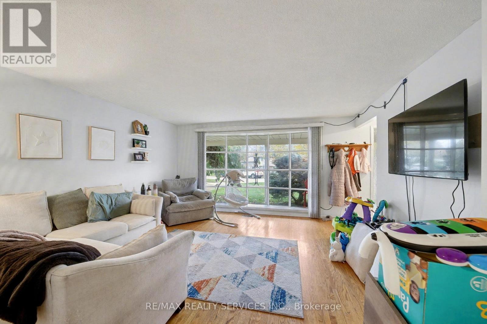 76 Appalachian Crescent, Kitchener, Ontario  N2E 1A4 - Photo 2 - X12505950