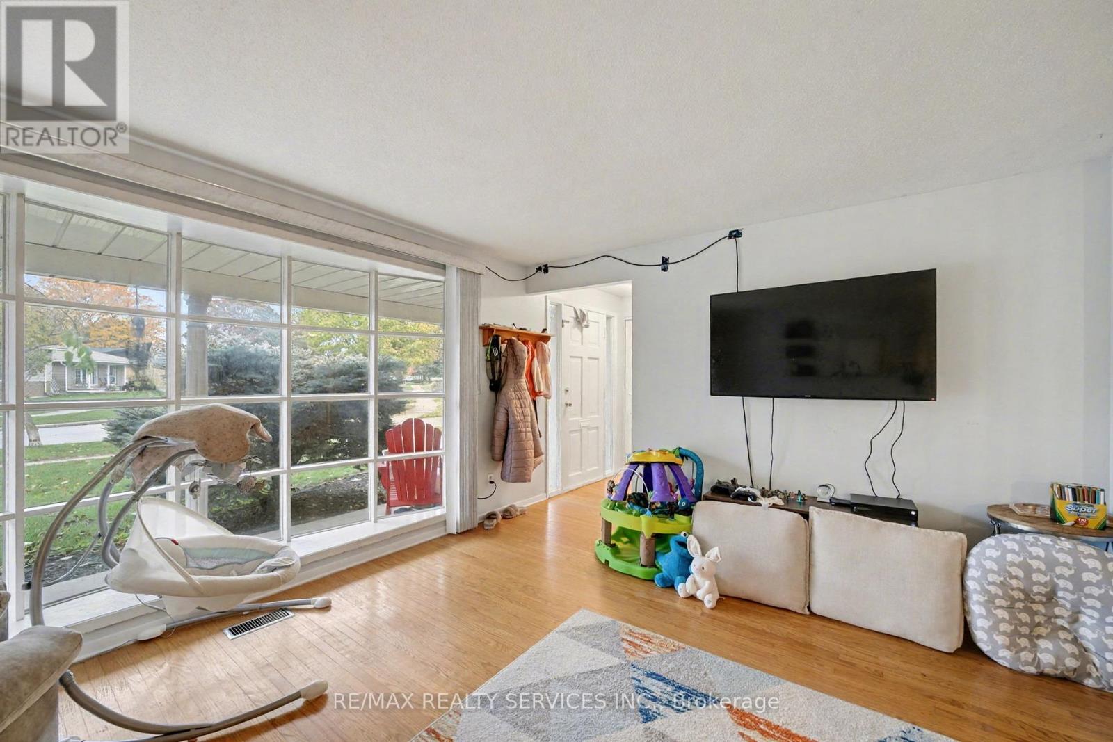 76 Appalachian Crescent, Kitchener, Ontario  N2E 1A4 - Photo 3 - X12505950