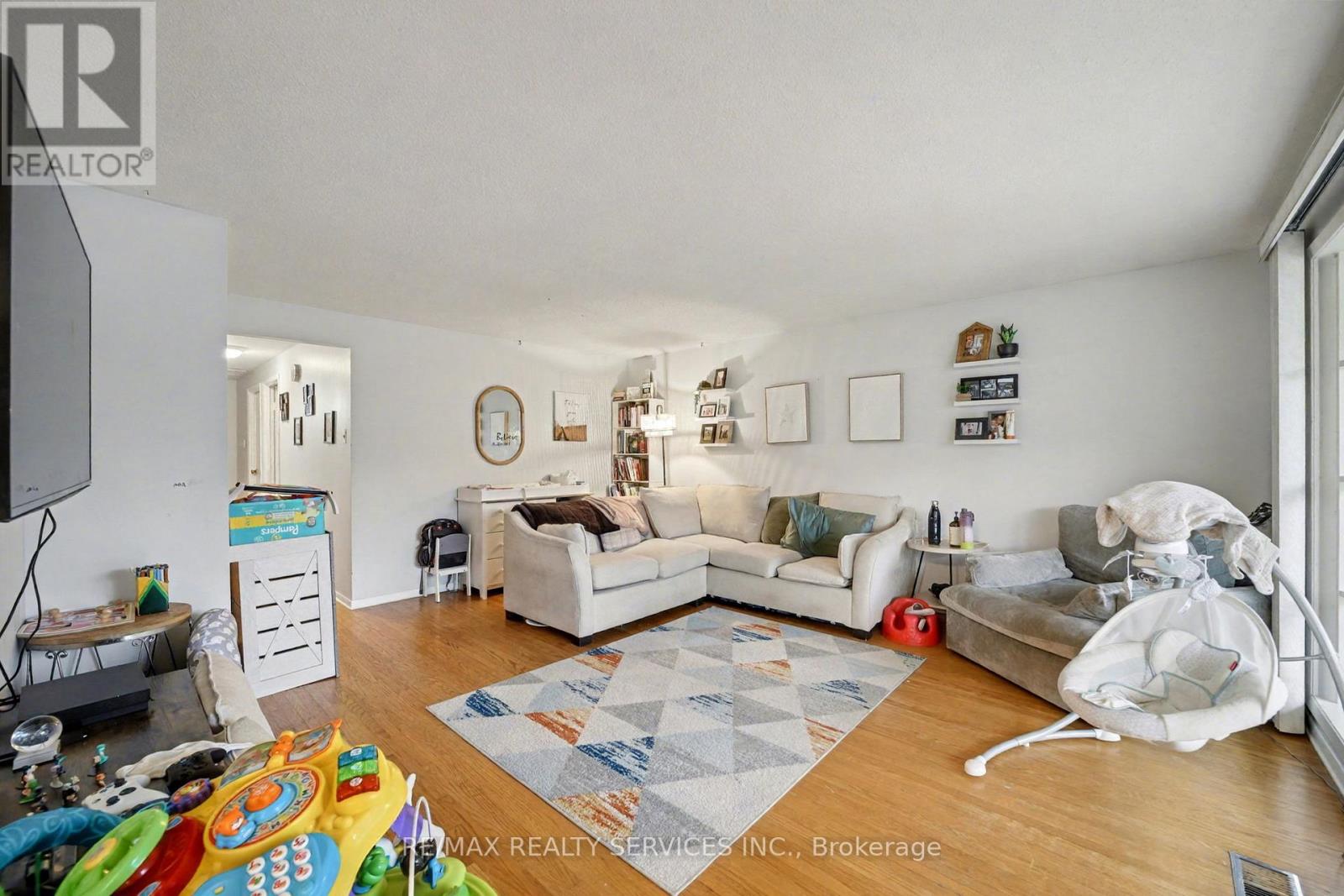 76 Appalachian Crescent, Kitchener, Ontario  N2E 1A4 - Photo 4 - X12505950