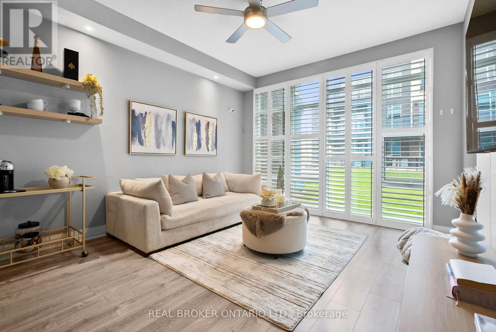 110 - 10 CONCORD PLACE W, Grimsby, Ontario