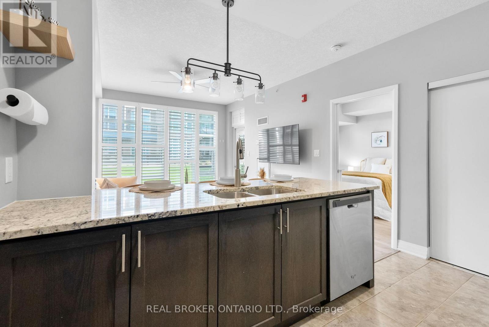 110 - 10 Concord Place W, Grimsby, Ontario  L3M 0G6 - Photo 12 - X12505954