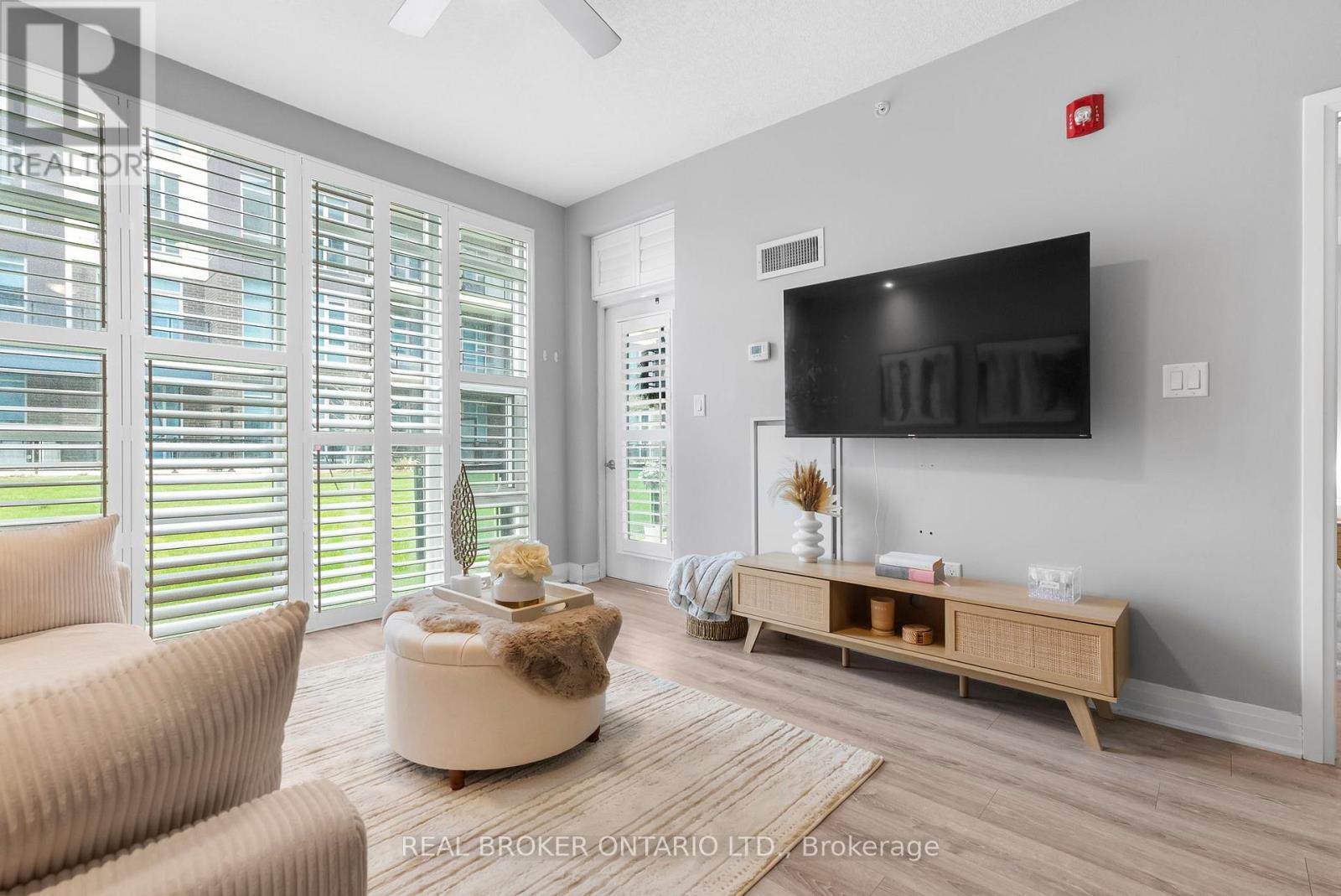 110 - 10 Concord Place W, Grimsby, Ontario  L3M 0G6 - Photo 18 - X12505954