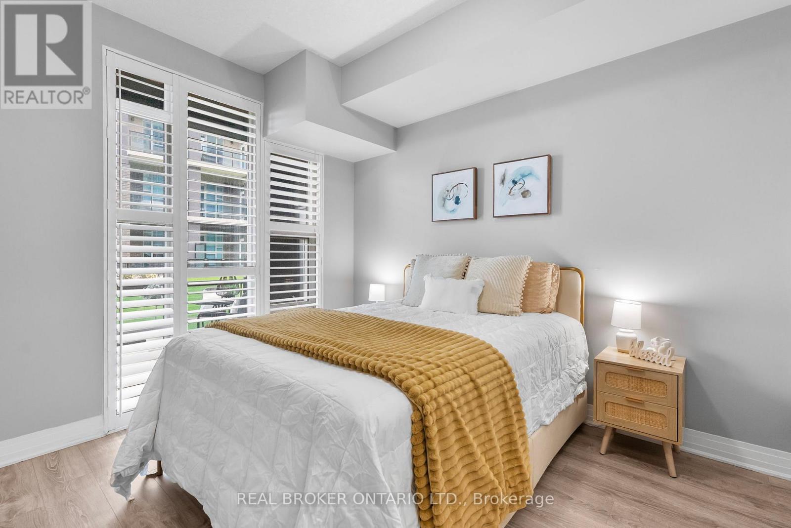 110 - 10 Concord Place W, Grimsby, Ontario  L3M 0G6 - Photo 27 - X12505954