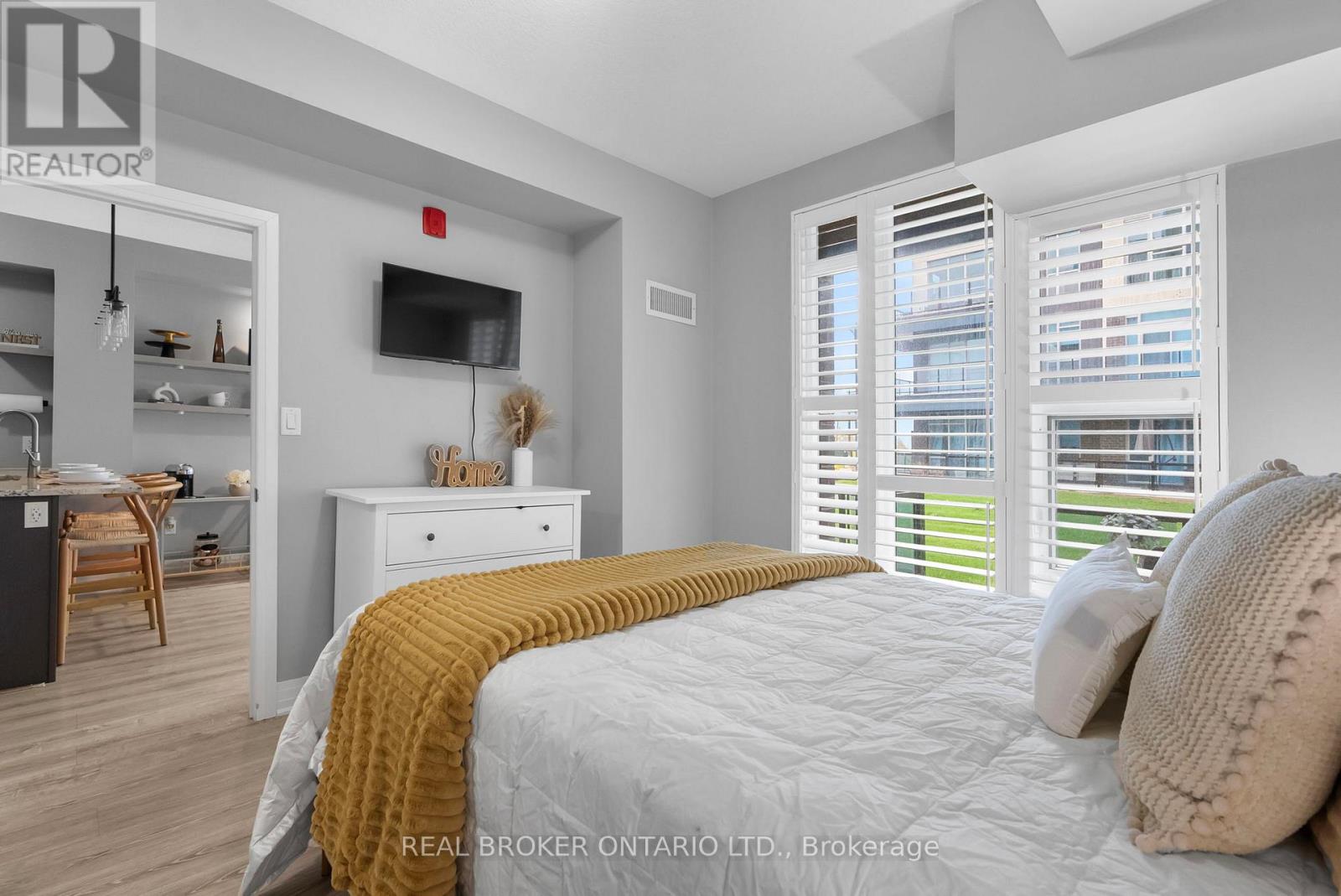 110 - 10 Concord Place W, Grimsby, Ontario  L3M 0G6 - Photo 28 - X12505954