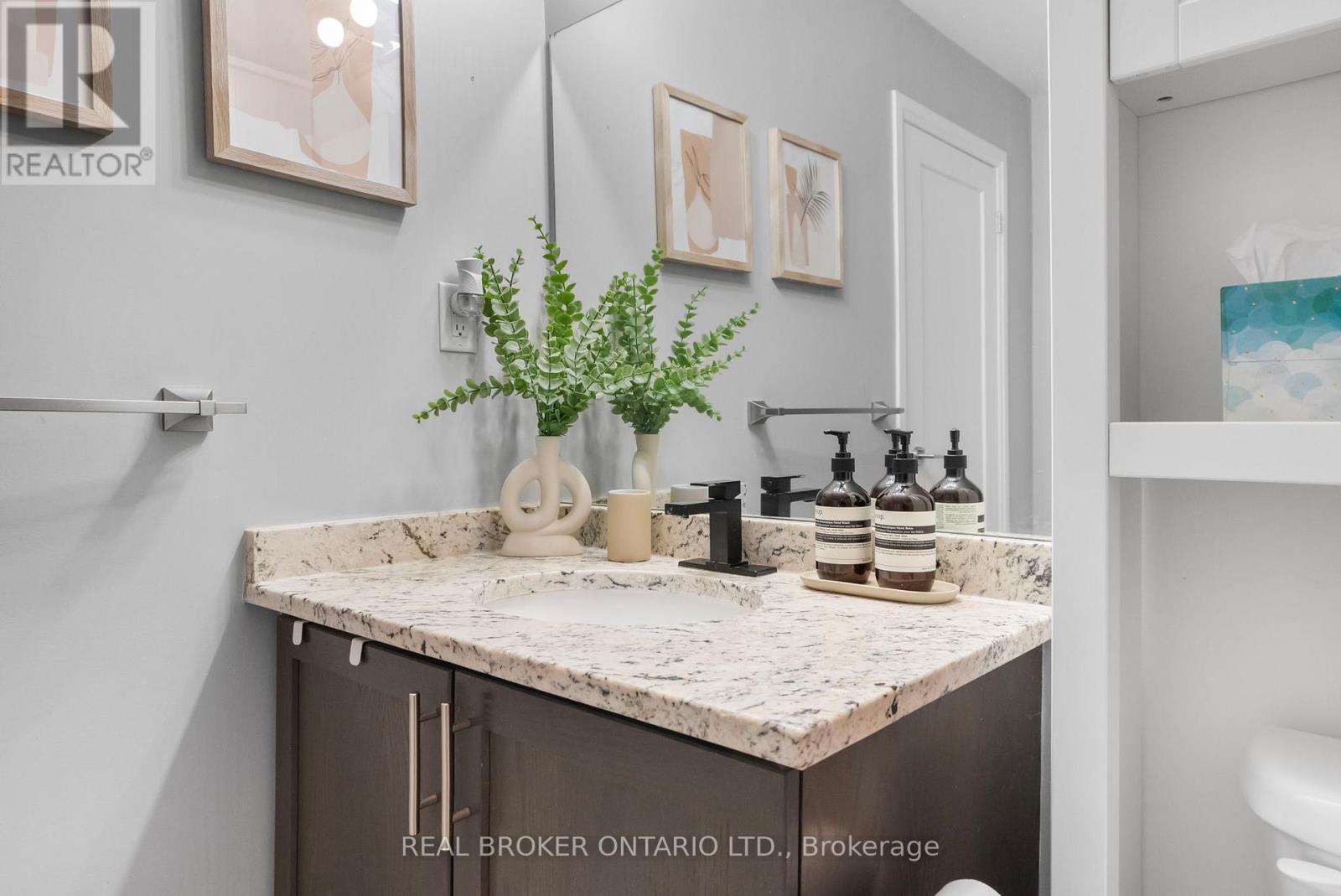 110 - 10 Concord Place W, Grimsby, Ontario  L3M 0G6 - Photo 32 - X12505954