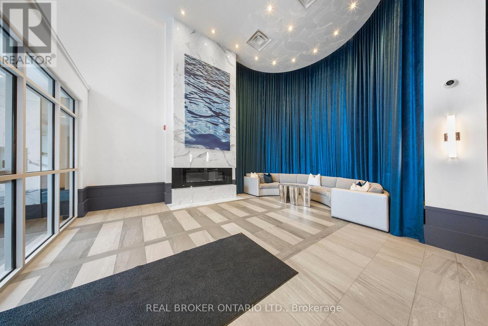 110 - 10 Concord Place W, Grimsby, Ontario  L3M 0G6 - Photo 35 - X12505954