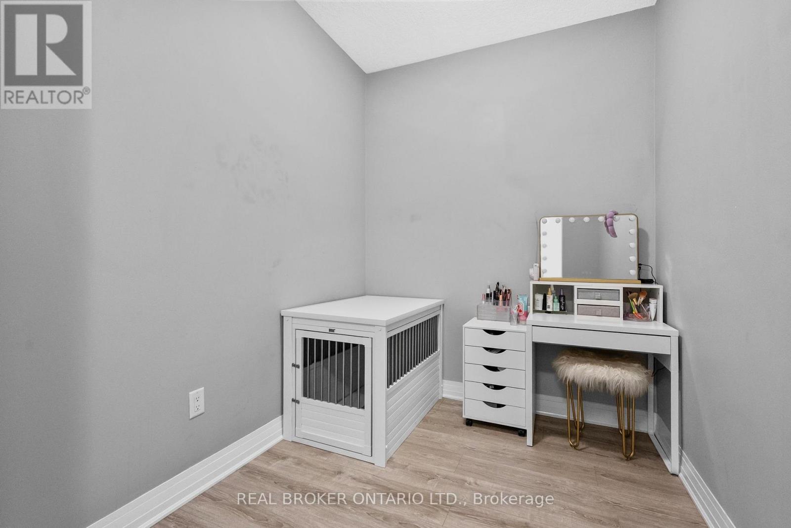 110 - 10 Concord Place W, Grimsby, Ontario  L3M 0G6 - Photo 6 - X12505954