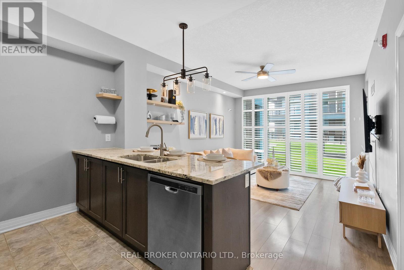 110 - 10 Concord Place W, Grimsby, Ontario  L3M 0G6 - Photo 9 - X12505954