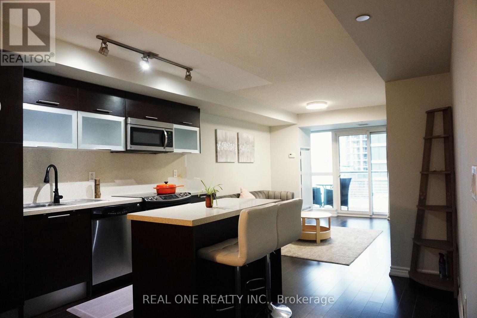 1509 - 386 Yonge Street, Toronto, Ontario  M5B 0A5 - Photo 2 - C12505984