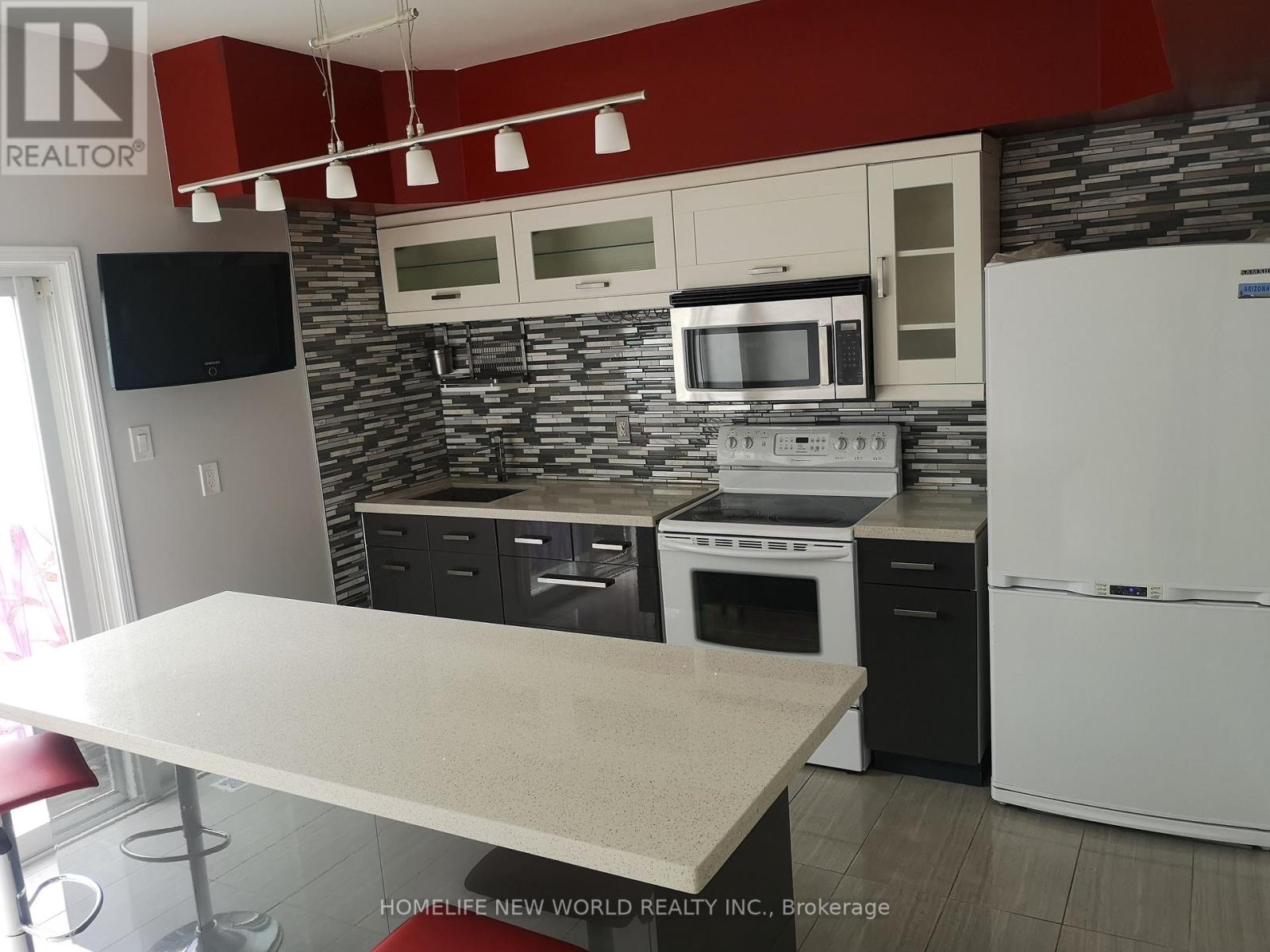 105 - 23 Observatory Lane, Richmond Hill, Ontario  L4C 0M7 - Photo 2 - N12505978