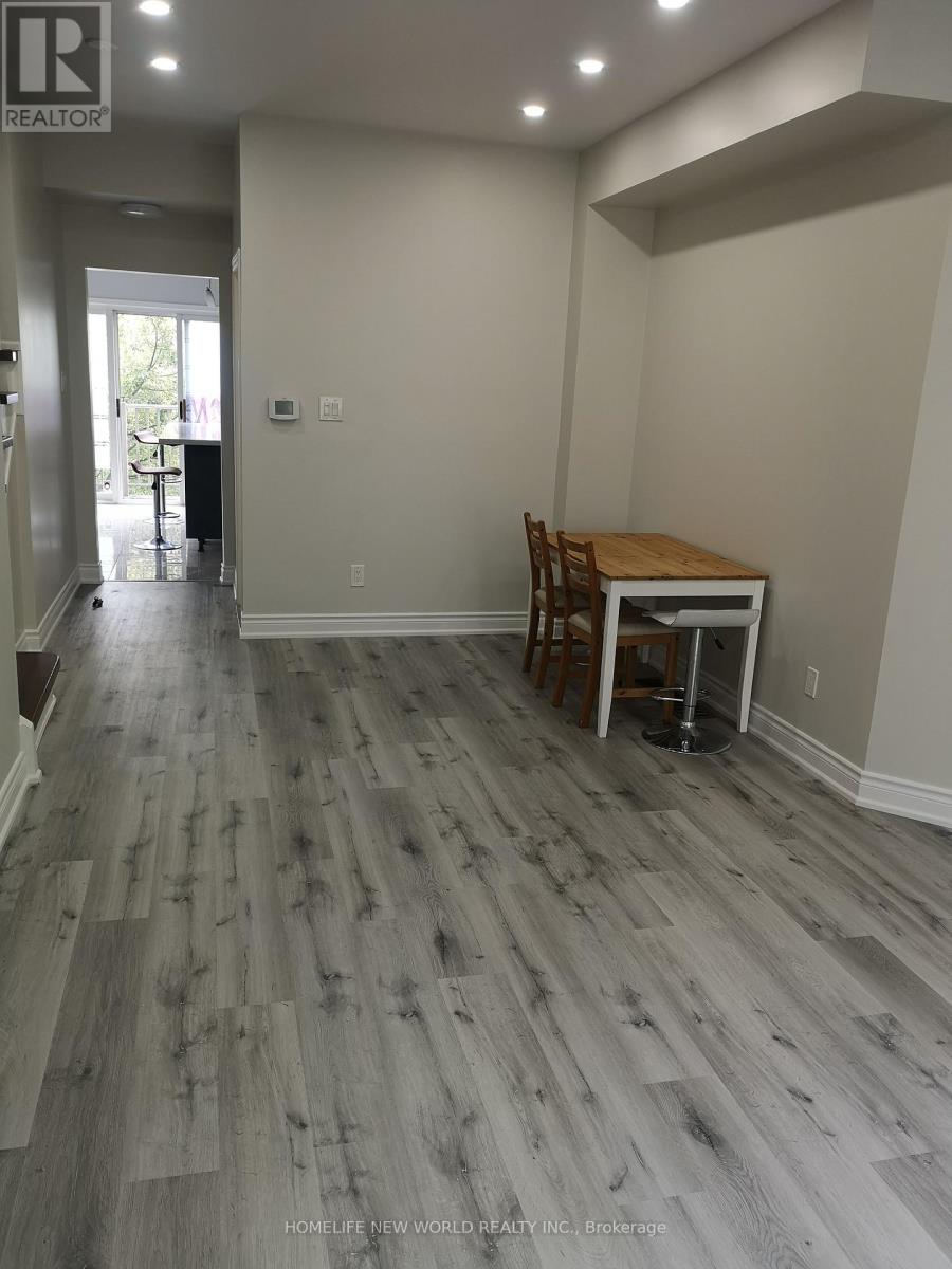 105 - 23 Observatory Lane, Richmond Hill, Ontario  L4C 0M7 - Photo 3 - N12505978