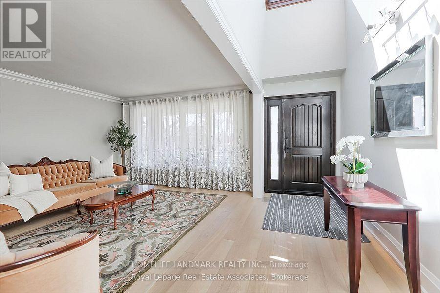 Up - 3069 Given Road, Mississauga, Ontario  L5A 2N2 - Photo 11 - W12505972