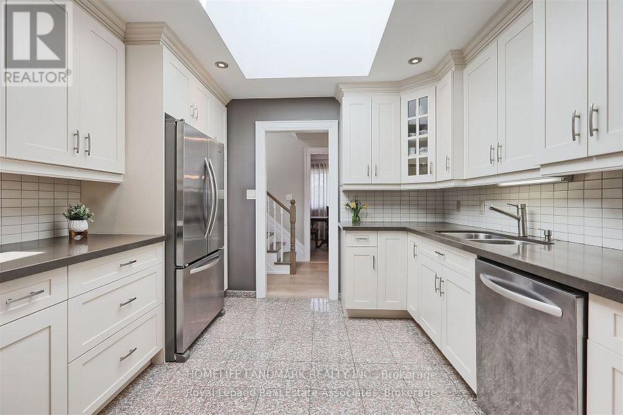 Up - 3069 Given Road, Mississauga, Ontario  L5A 2N2 - Photo 15 - W12505972