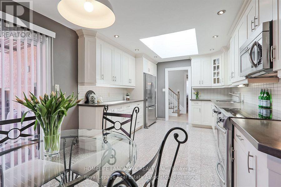 Up - 3069 Given Road, Mississauga, Ontario  L5A 2N2 - Photo 16 - W12505972