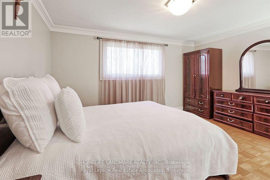 Up - 3069 Given Road, Mississauga, Ontario  L5A 2N2 - Photo 18 - W12505972