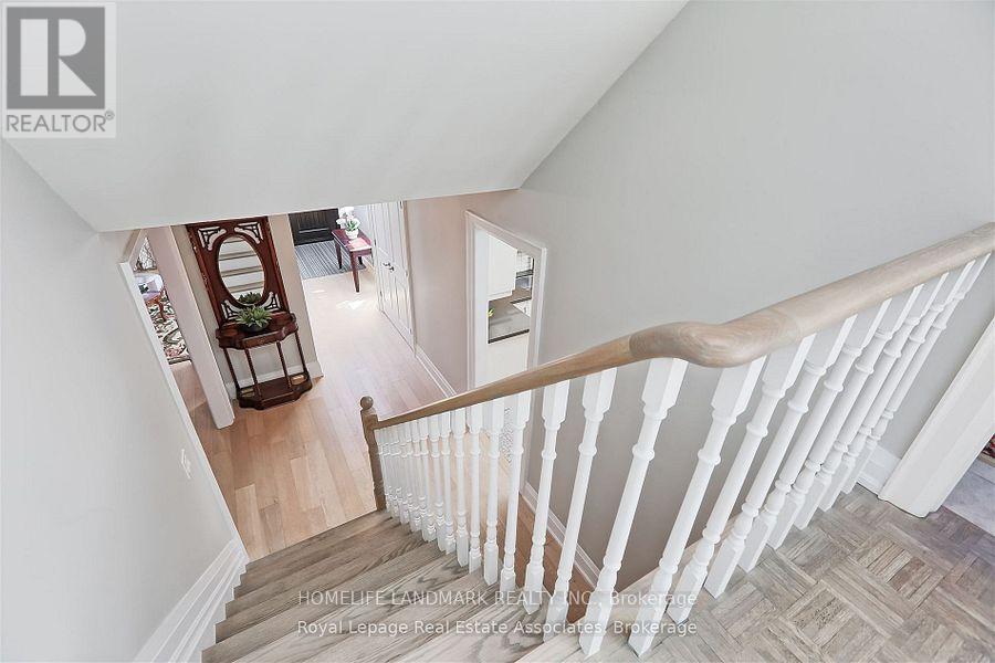 Up - 3069 Given Road, Mississauga, Ontario  L5A 2N2 - Photo 25 - W12505972