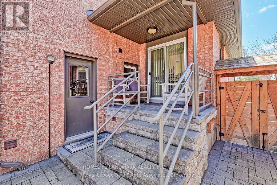 Up - 3069 Given Road, Mississauga, Ontario  L5A 2N2 - Photo 3 - W12505972