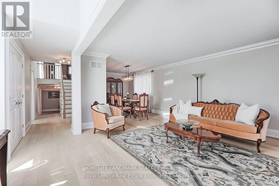 Up - 3069 Given Road, Mississauga, Ontario  L5A 2N2 - Photo 8 - W12505972