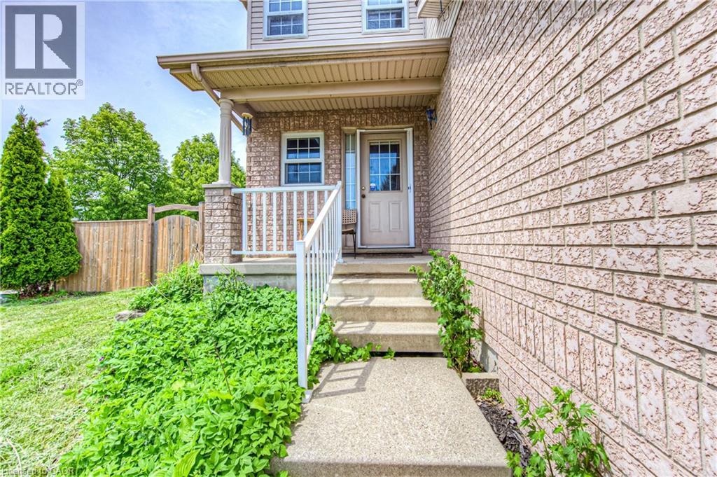 112 Milfoil Crescent, Kitchener, Ontario  N2E 3L3 - Photo 3 - 40762646