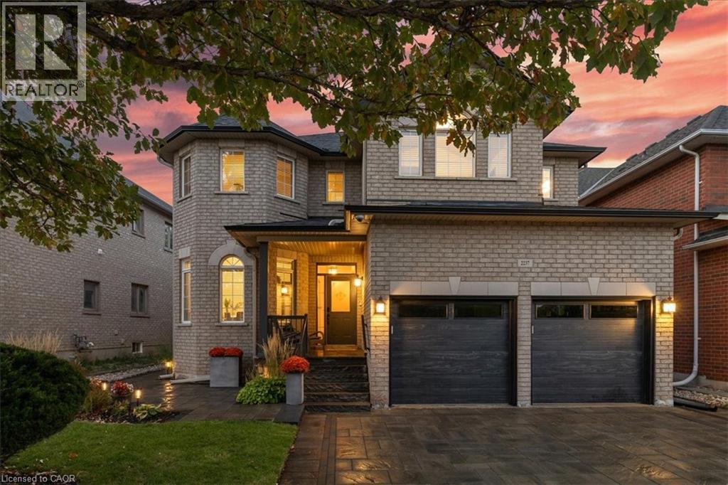 2237 ADIRONDAK Trail, Oakville, Ontario