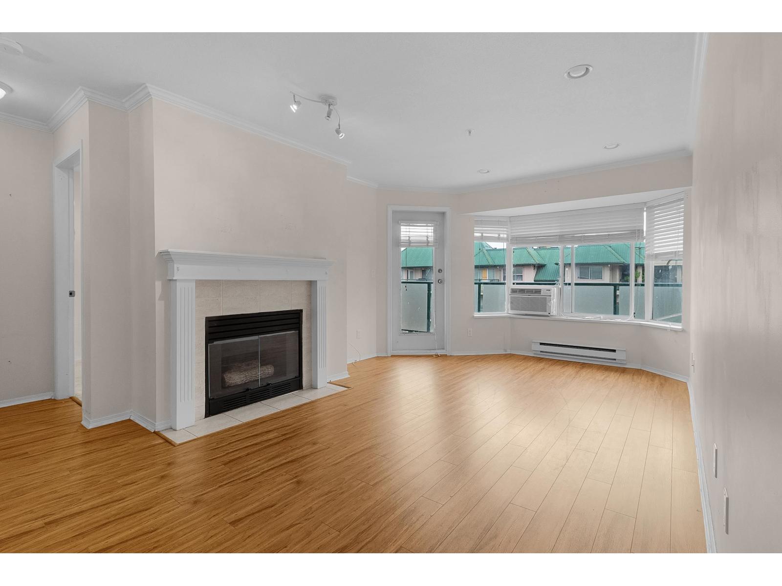 406 2960 Trethewey Street, Abbotsford, British Columbia  V2T 6P5 - Photo 2 - R3064290