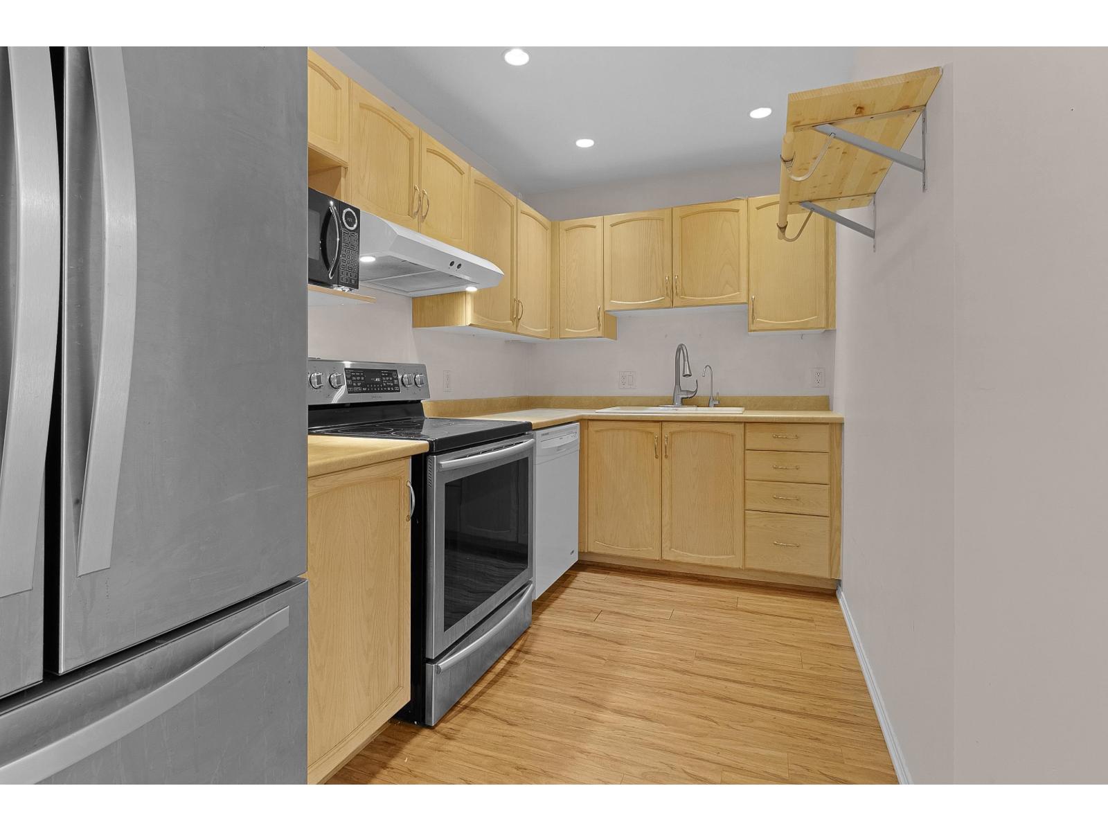 406 2960 Trethewey Street, Abbotsford, British Columbia  V2T 6P5 - Photo 5 - R3064290