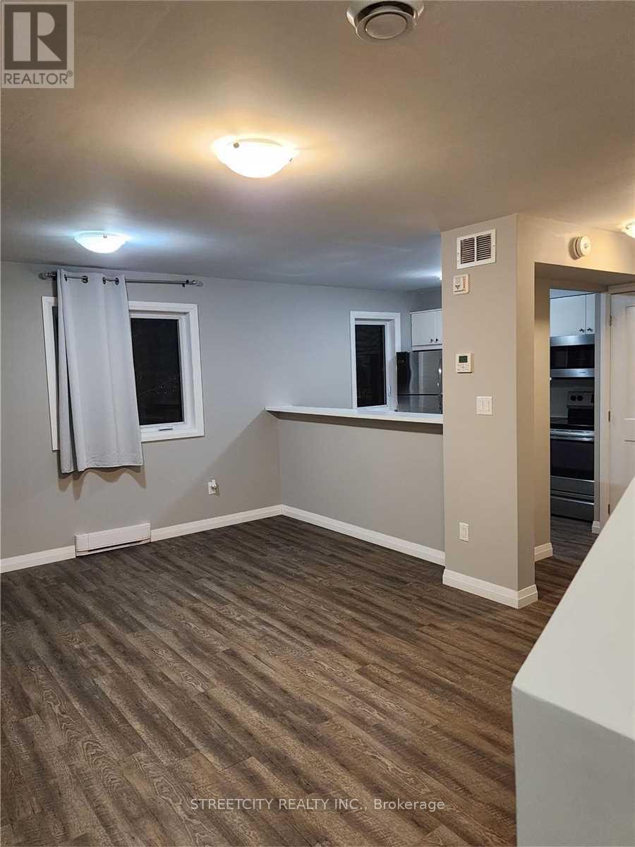 201 - 170 Bradford Street, Barrie (City Centre), Ontario  L4N 3B5 - Photo 13 - S12506004