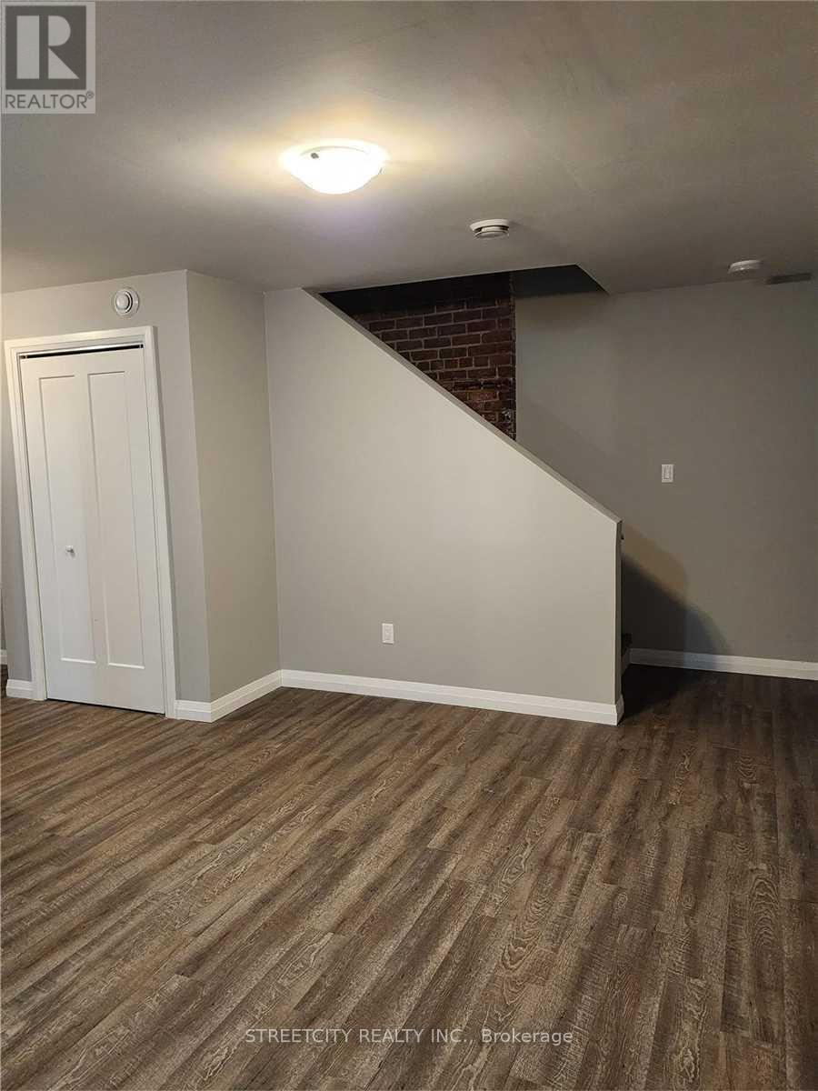 201 - 170 Bradford Street, Barrie (City Centre), Ontario  L4N 3B5 - Photo 14 - S12506004