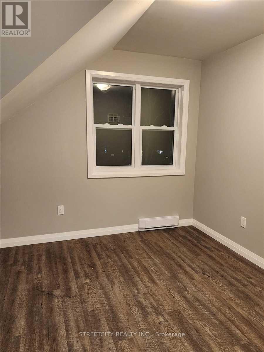 201 - 170 Bradford Street, Barrie (City Centre), Ontario  L4N 3B5 - Photo 17 - S12506004