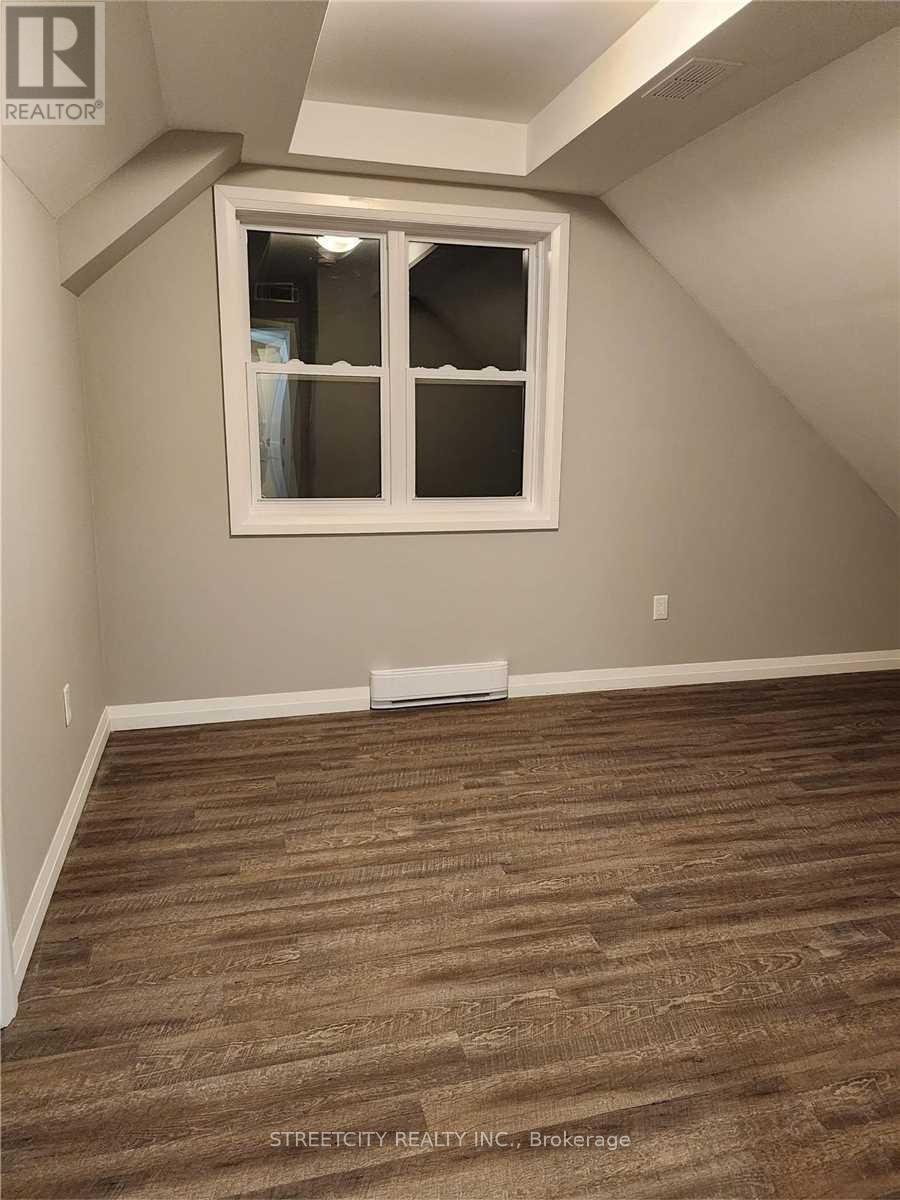 201 - 170 Bradford Street, Barrie (City Centre), Ontario  L4N 3B5 - Photo 18 - S12506004