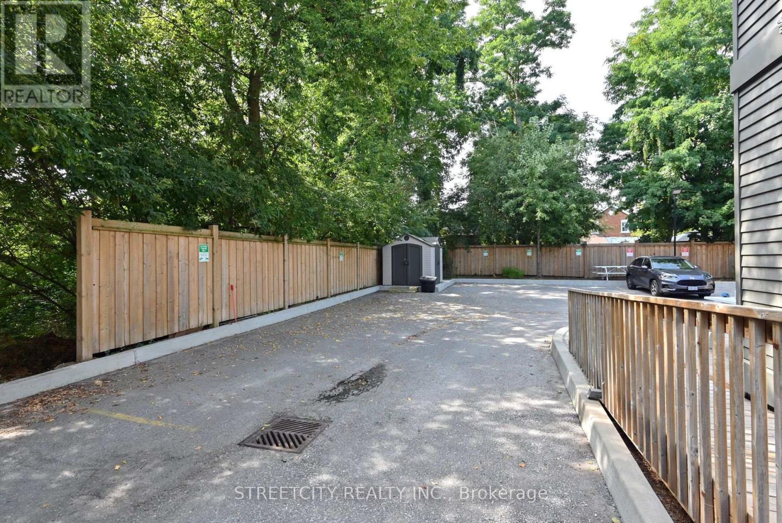 201 - 170 Bradford Street, Barrie (City Centre), Ontario  L4N 3B5 - Photo 6 - S12506004