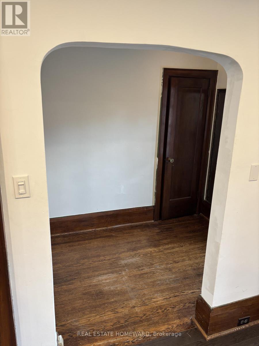 95 Glendonwynne Road, Toronto, Ontario  M6P 3E7 - Photo 10 - W12505994