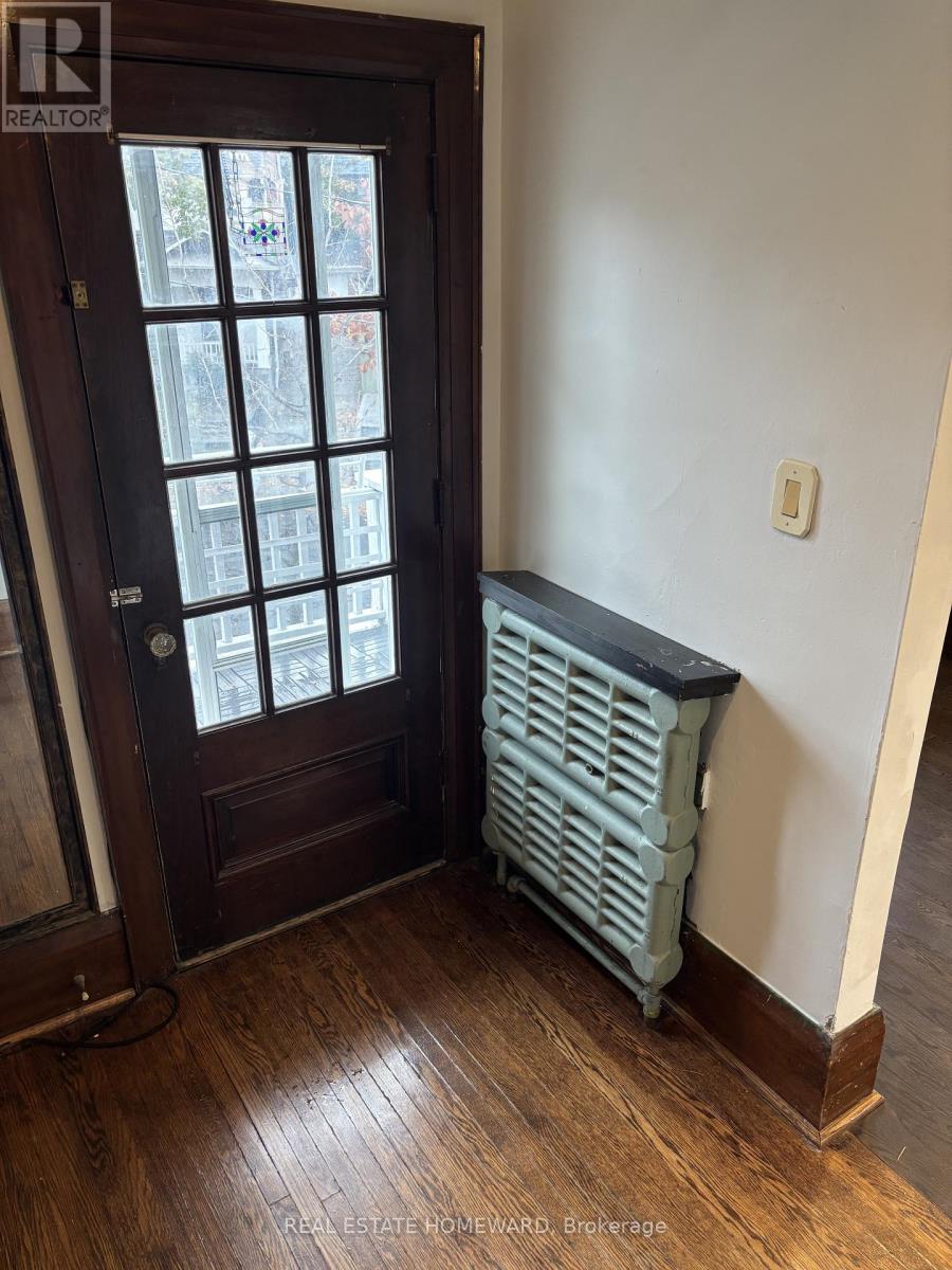 95 Glendonwynne Road, Toronto, Ontario  M6P 3E7 - Photo 11 - W12505994