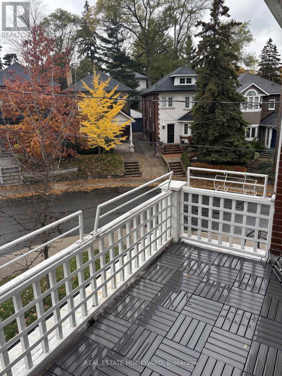 95 Glendonwynne Road, Toronto, Ontario  M6P 3E7 - Photo 12 - W12505994