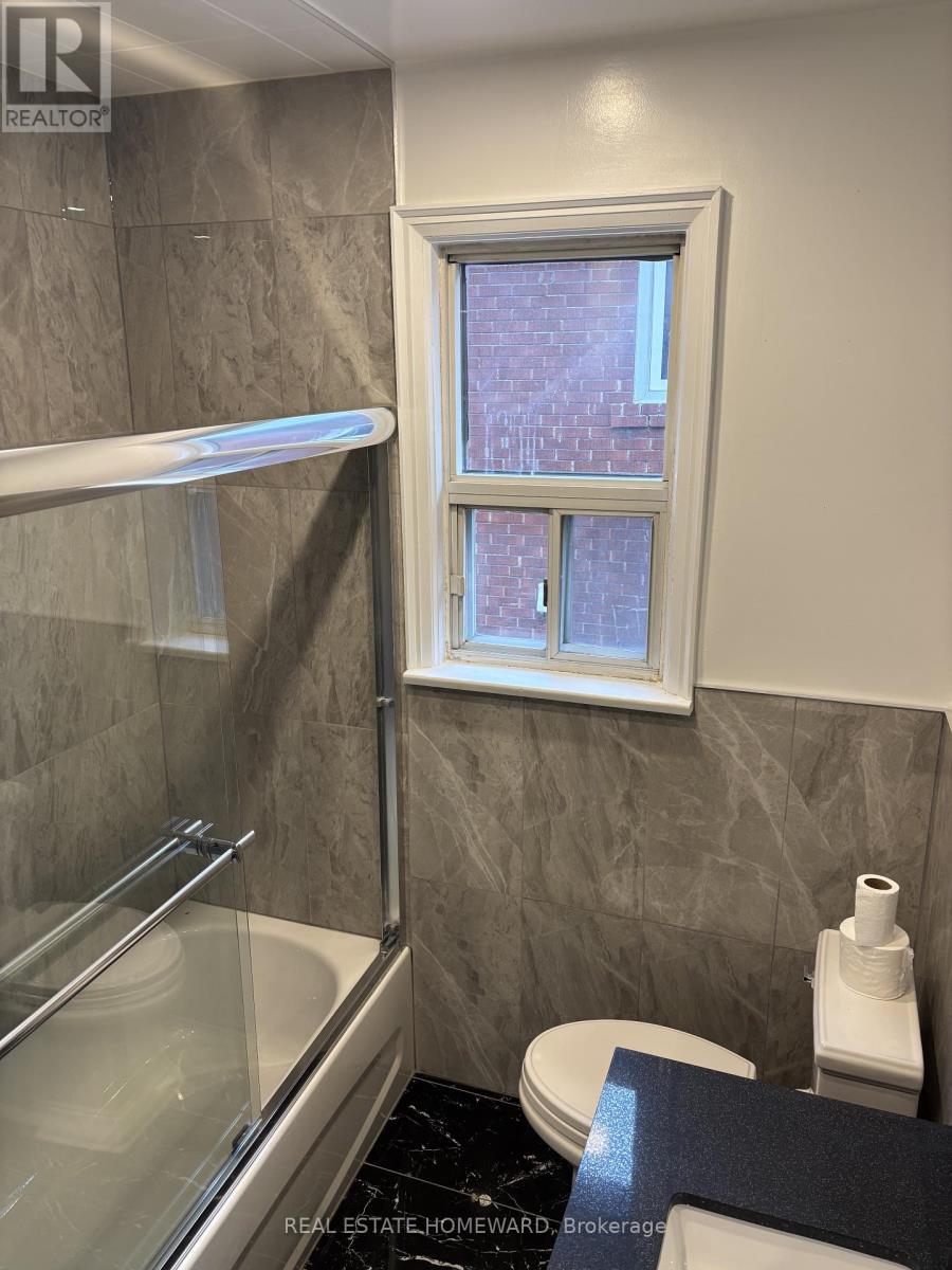 95 Glendonwynne Road, Toronto, Ontario  M6P 3E7 - Photo 13 - W12505994