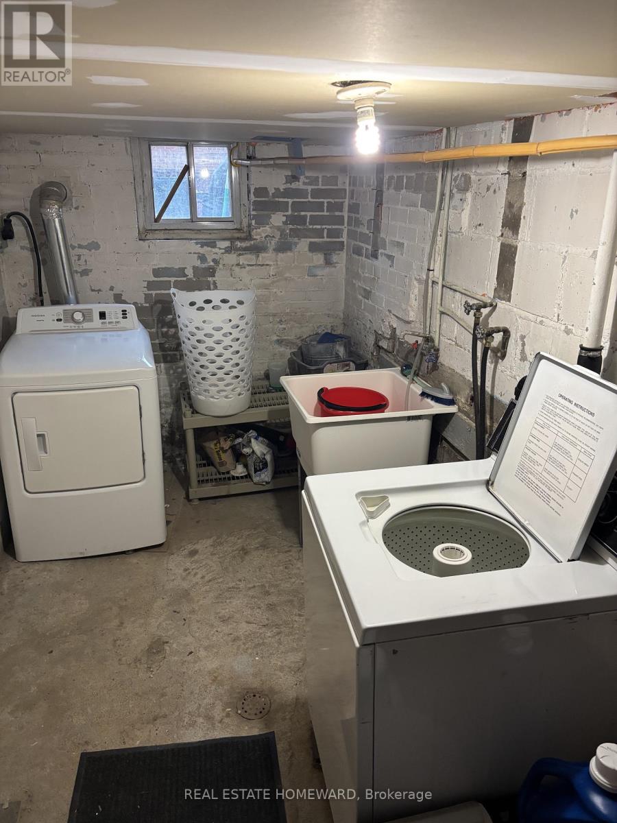 95 Glendonwynne Road, Toronto, Ontario  M6P 3E7 - Photo 16 - W12505994