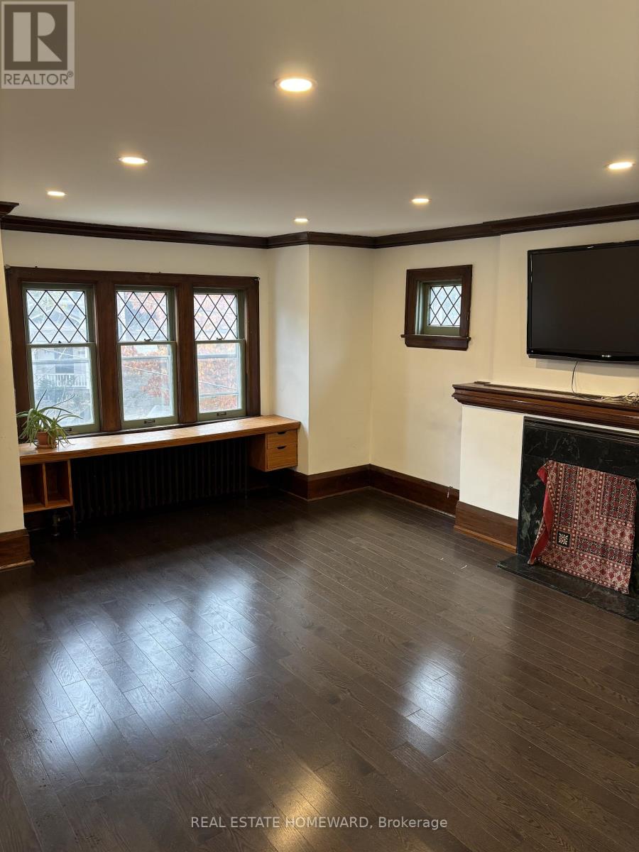 95 Glendonwynne Road, Toronto, Ontario  M6P 3E7 - Photo 7 - W12505994