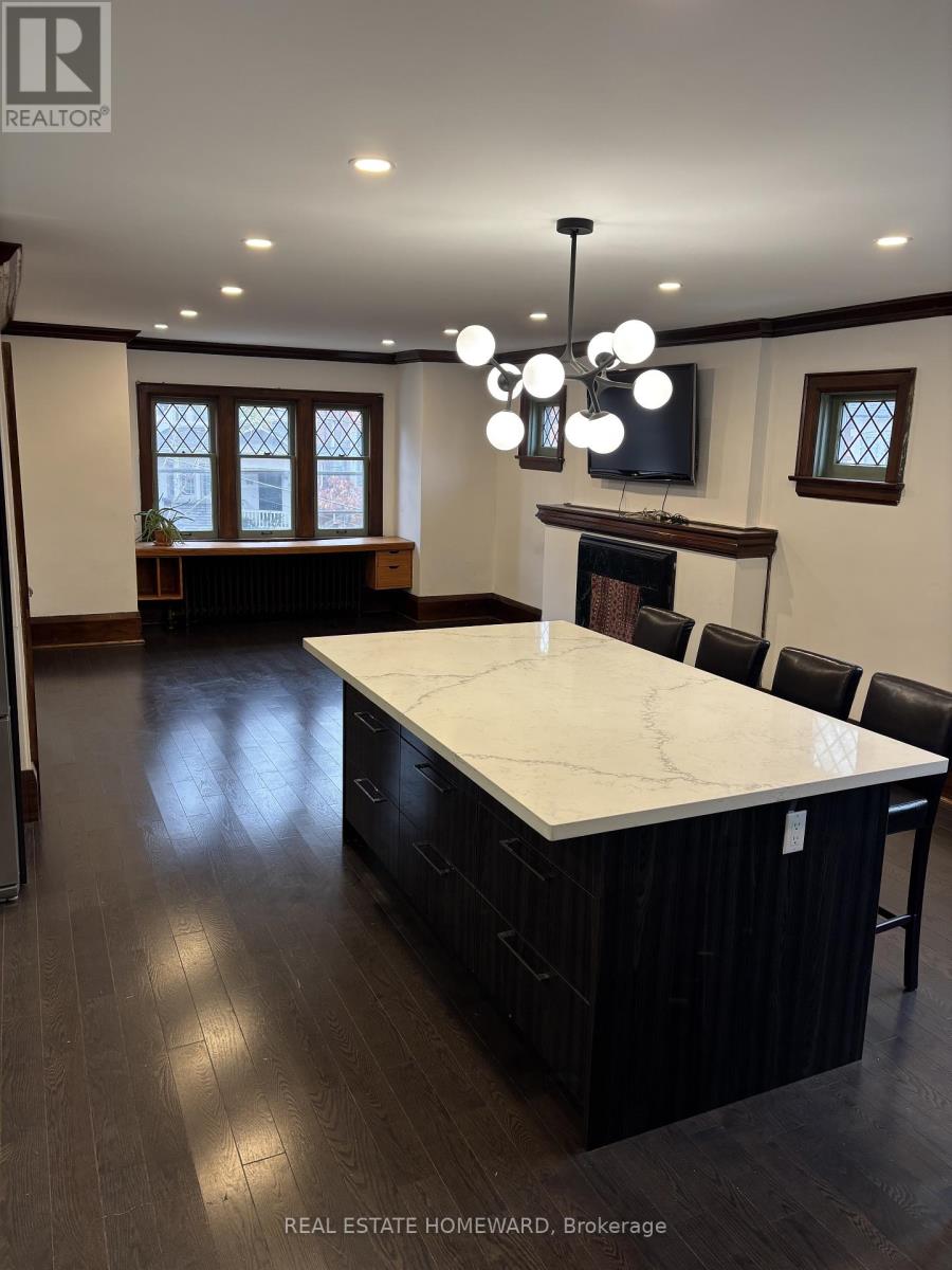 95 Glendonwynne Road, Toronto, Ontario  M6P 3E7 - Photo 8 - W12505994